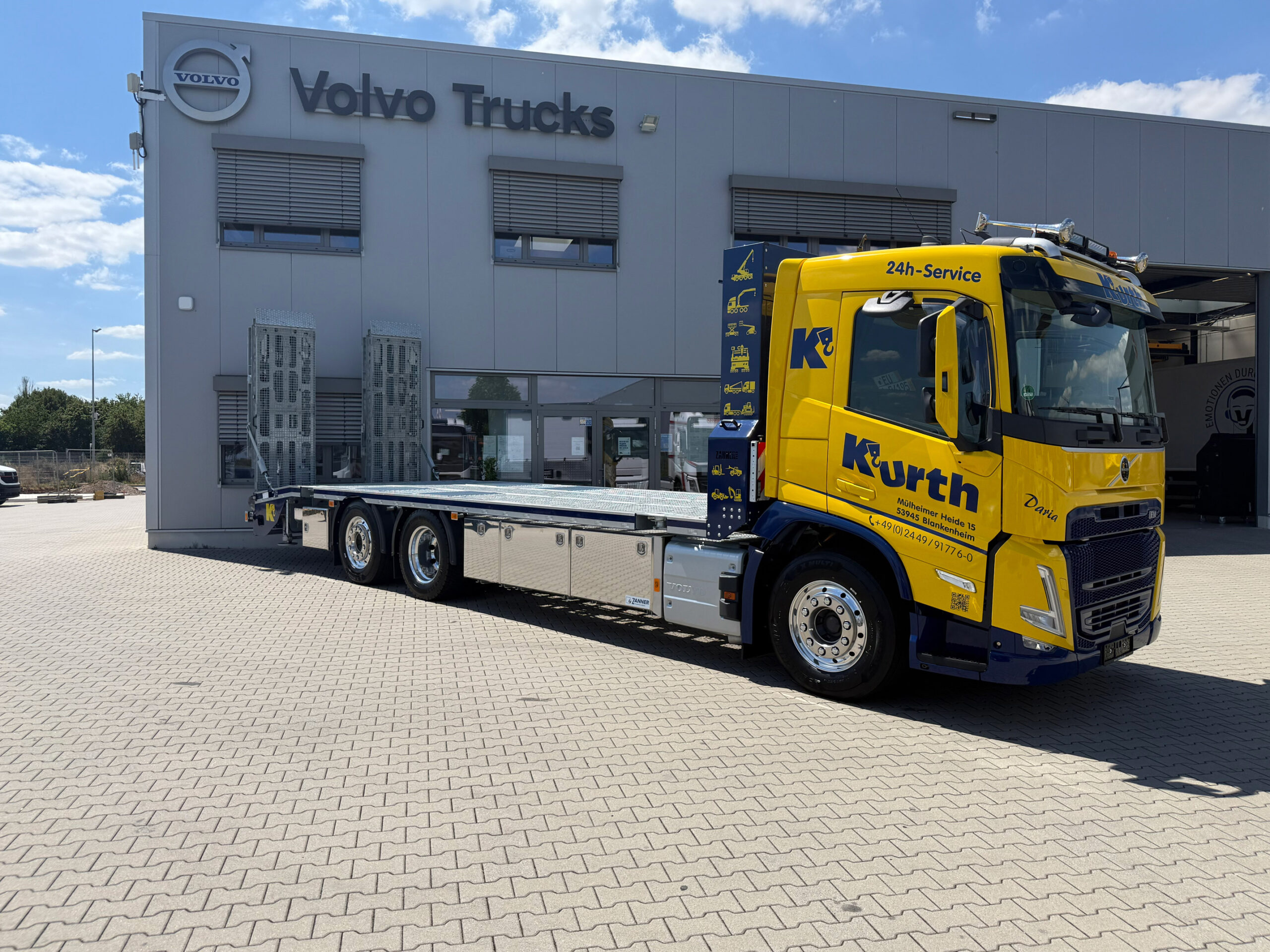 VOLVO FH 12 mit 3-Achser ZANNER-Tiefladeraufbau